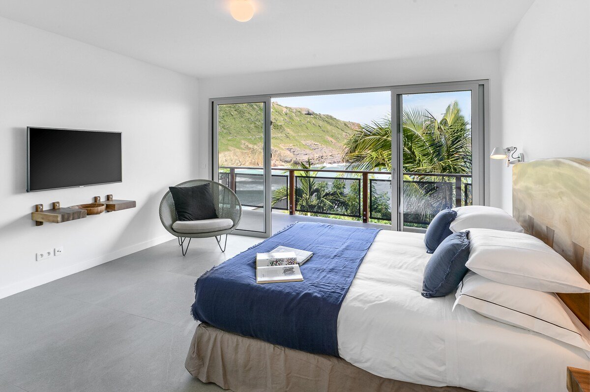 Pelican gallery image 3