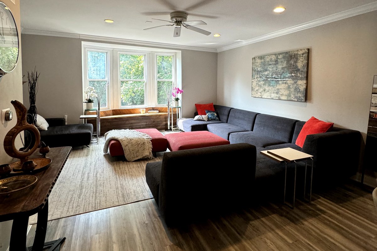 Luxury Lincoln Park Retreat 2BR 2LR Dublex