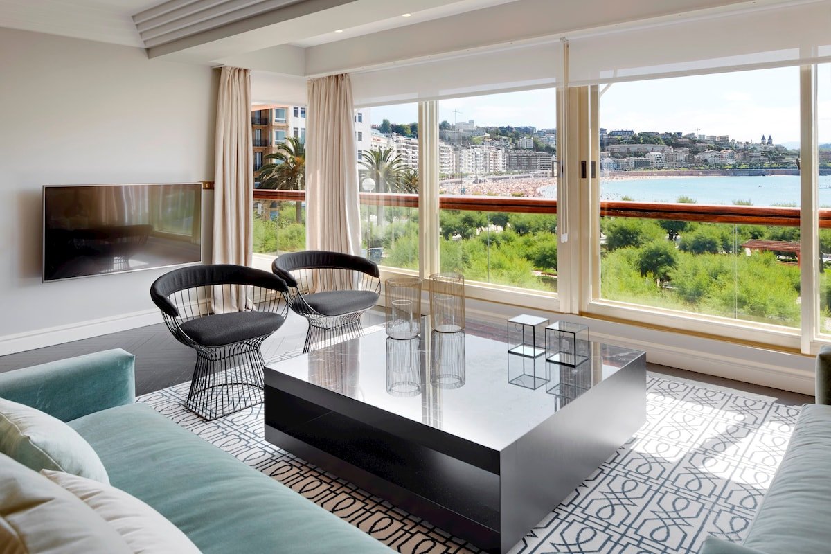 Playa de La Concha 10 by FeelFree Rentals gallery image 2