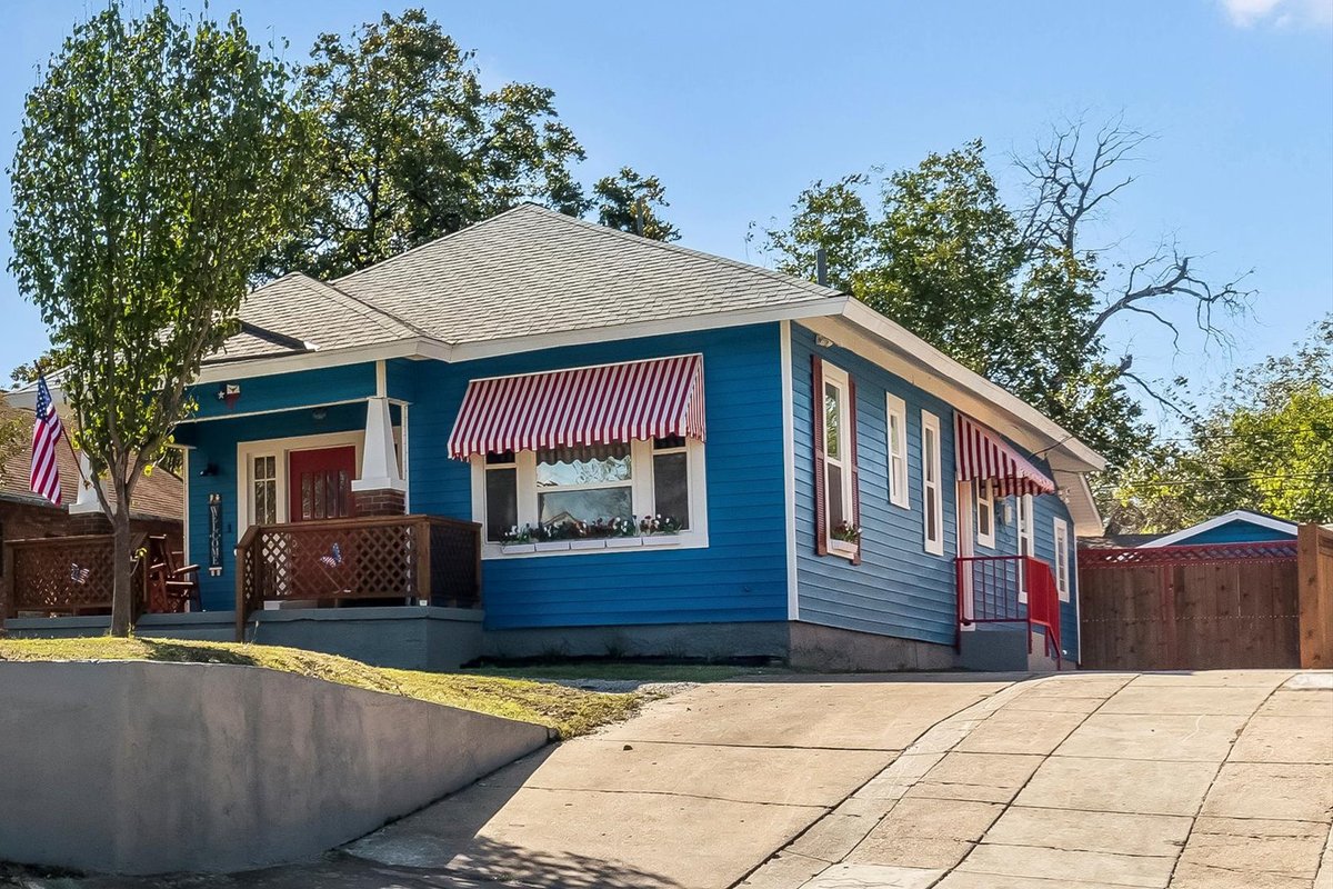 Patriot Outpost – Sleeps 8 – Just 3/4 Mile from St