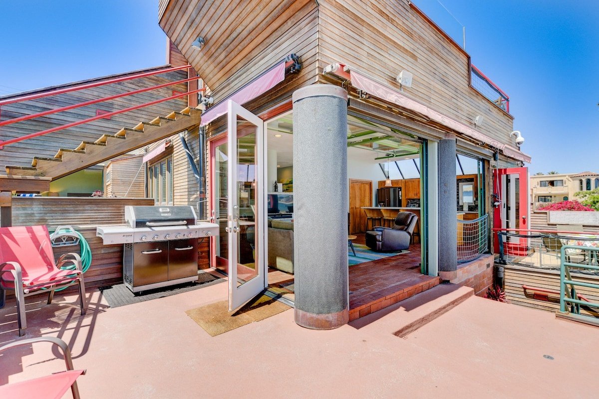 Bay Front, Roll Up Glass Walls, Roof deck Jacuzzi! gallery image 3
