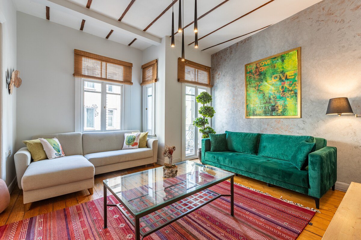 2 bath flat avaible for 8people/3mn to Istiklal St gallery image 2