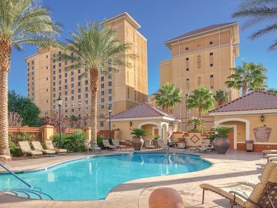 Roomy 3BR Grand Desert Suite *No Resort Fees!