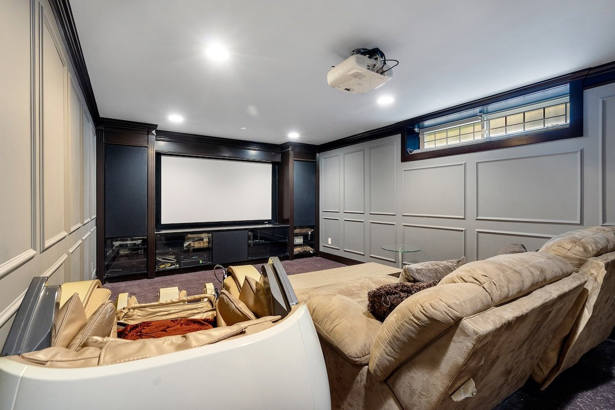 Luxurious Multi-Family Home 10 Mins to Downtown gallery image 5