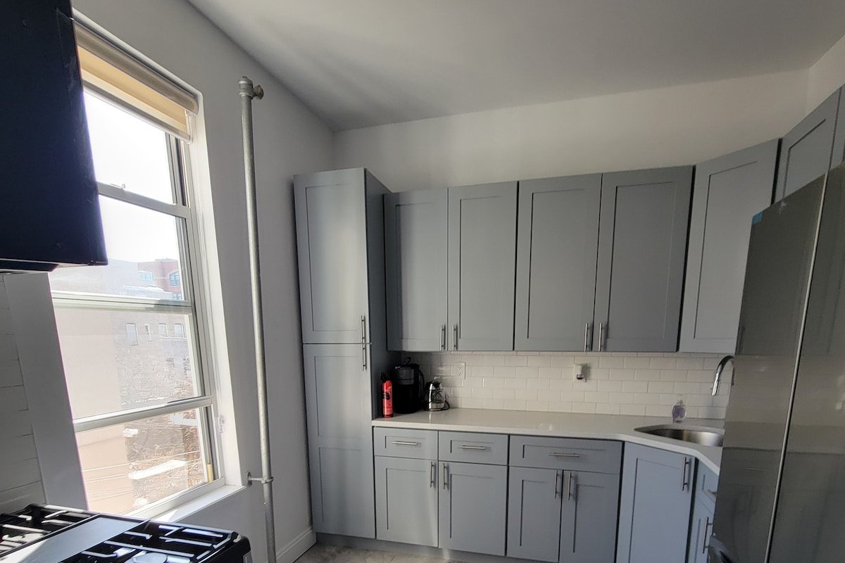 Beautiful Brooklyn brownstone! 1 block from Subway gallery image 3