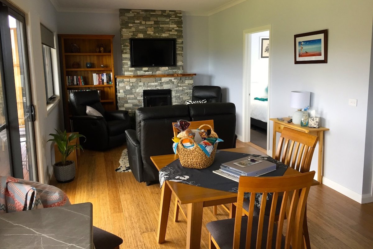 Manna Hill Farm Cottages – Mt Roland View gallery image 4