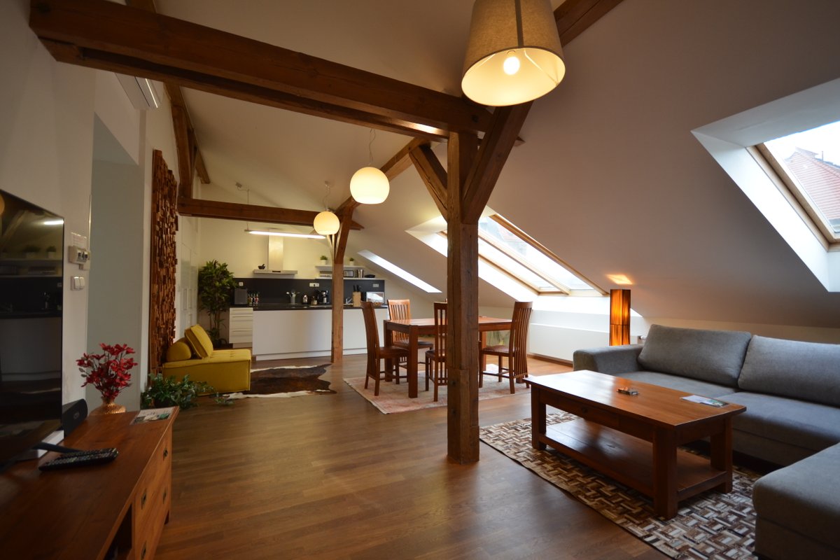 Grand Luxury Attic Klimentska – Old Town Square