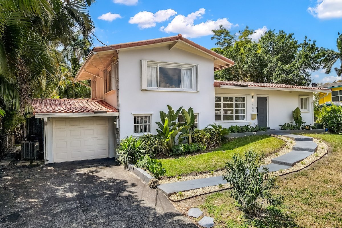 Retreat @Sailboat Bend-Heated Pool-BBQ-100ft Dock gallery image 5