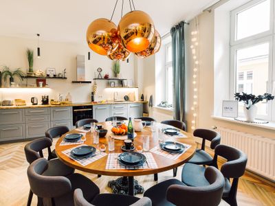 ELVIS Apt/13 guests/6 BR/Self Check-In/Old Riga