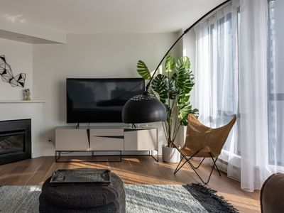 Amazing Location – 2BDRM/2BATH – right on Robson