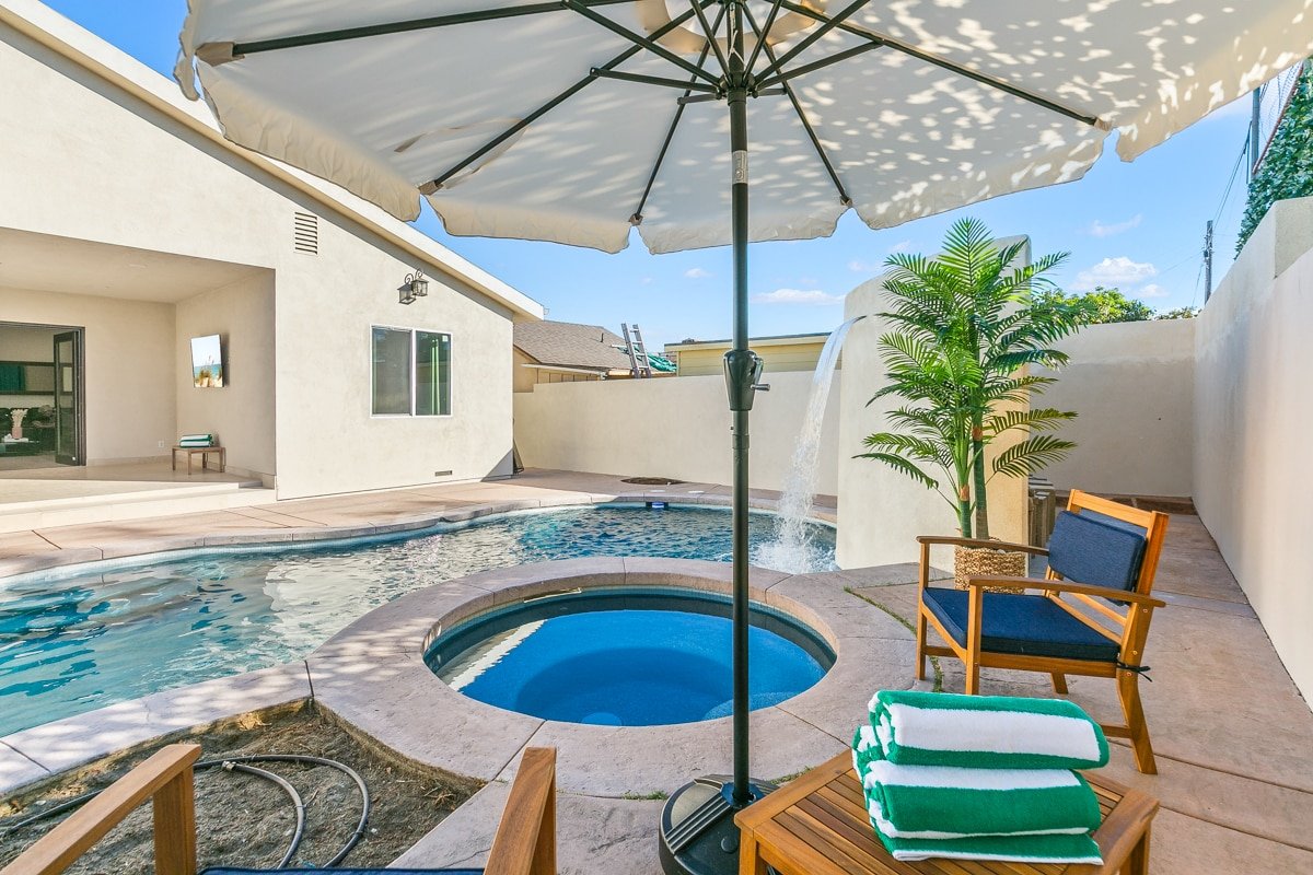 182 – Entertainer’s Dream: Luxury Pool & Spa gallery image 3