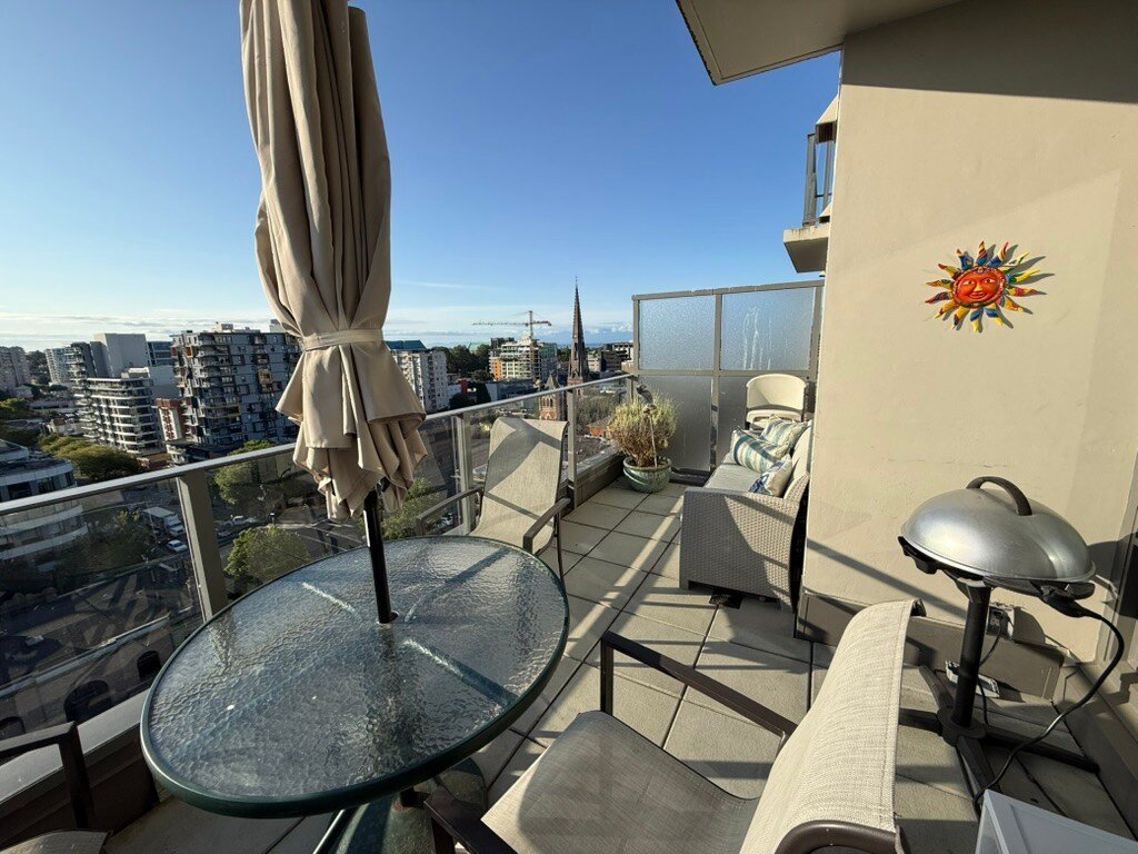 Modern Home in Heart of Downtown gallery image 3