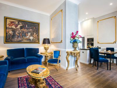 Luxury 2BR/2BA next to Spanish Steps