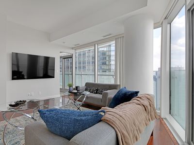 3 Bedroom CN Tower Waterfront Oasis