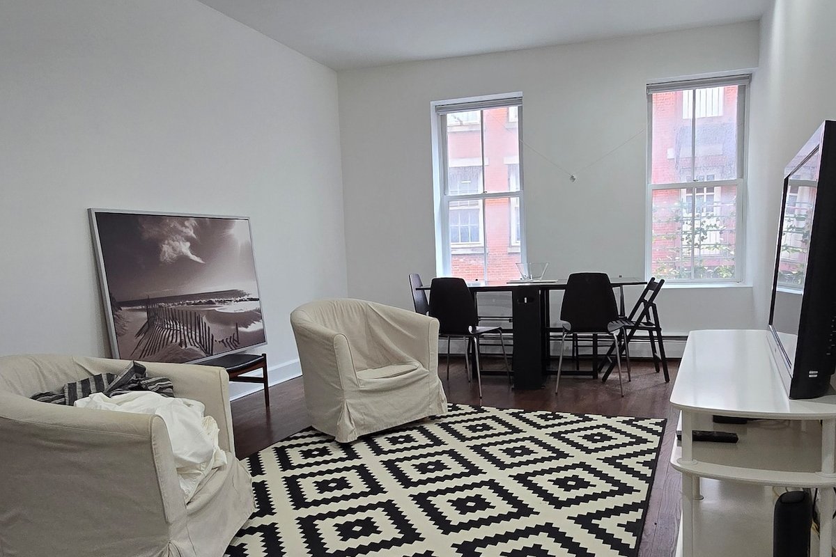 LUX Spacious Elevator Fullfloor apt gallery image 3