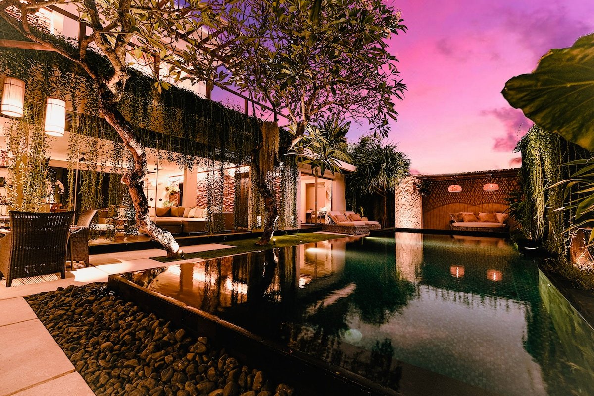 Sunset Palms Luxury Beachside Pool Villa 4BR