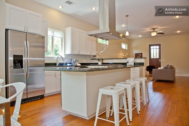 Modern Bungalow + Guest House in East Downtown gallery image 3