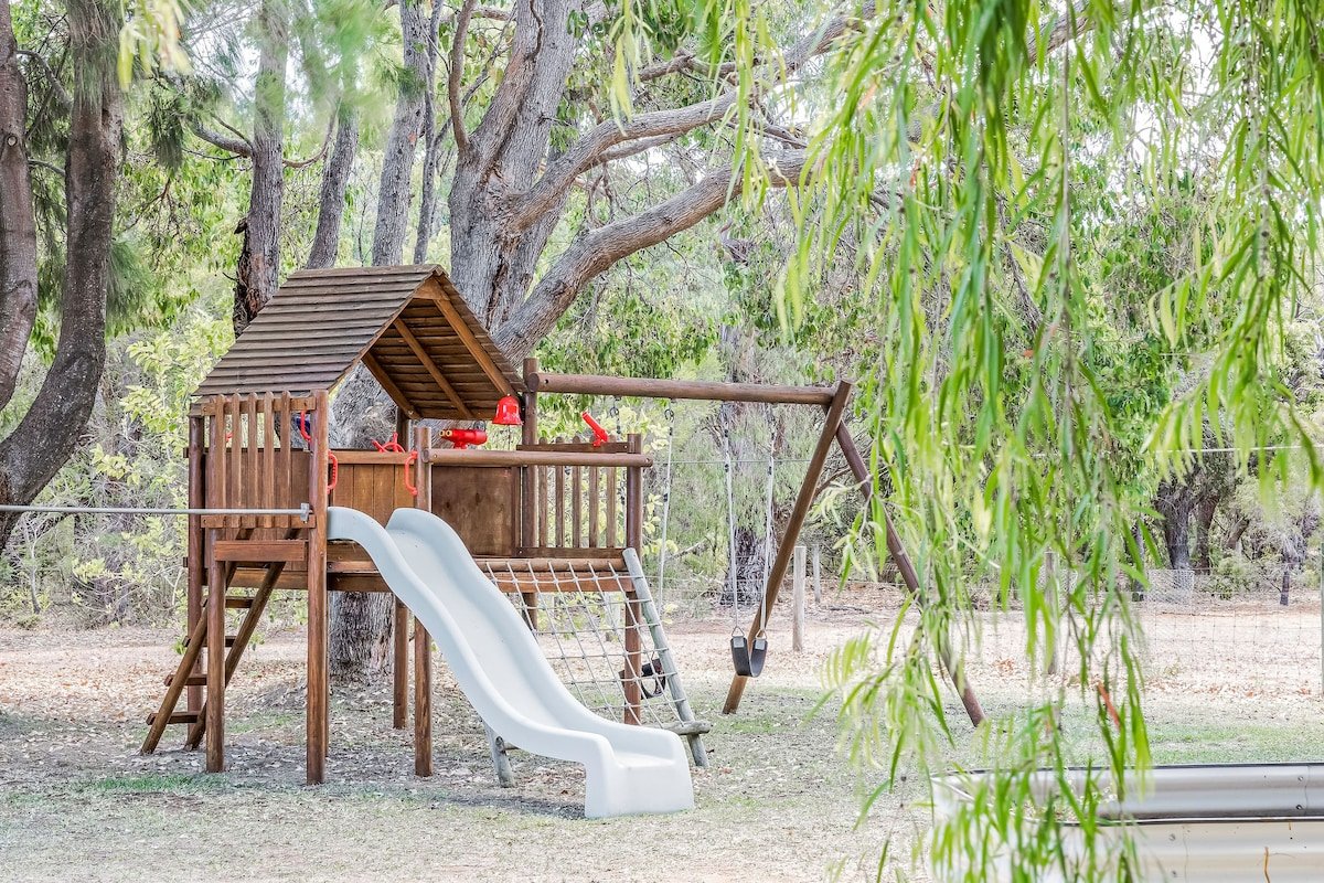 Ocean and Earth Plus Studio gallery image 3