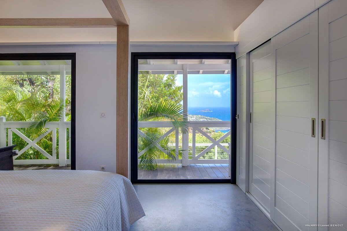 Abby gallery image 3