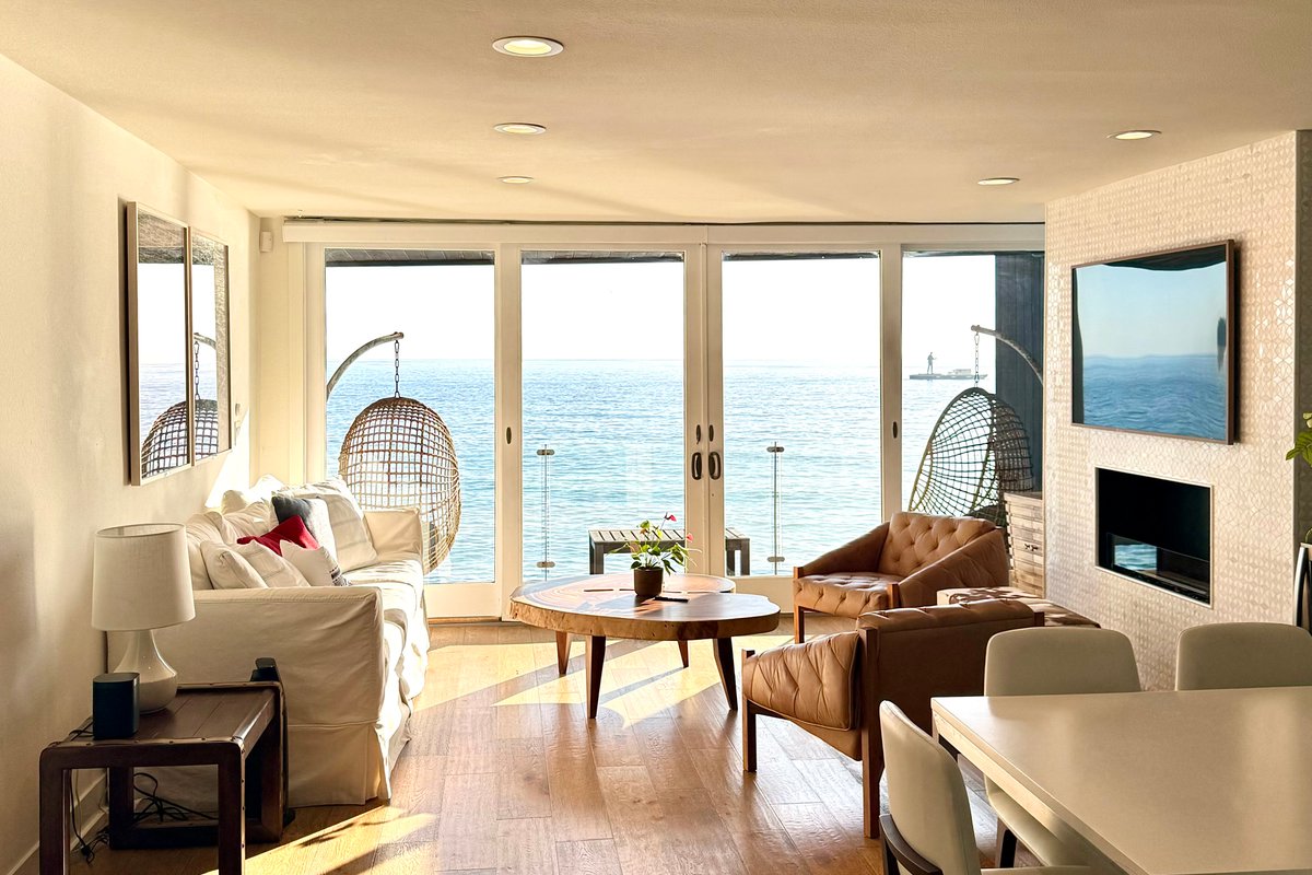 Malibu Waterfront Gallery + Private Beach Access