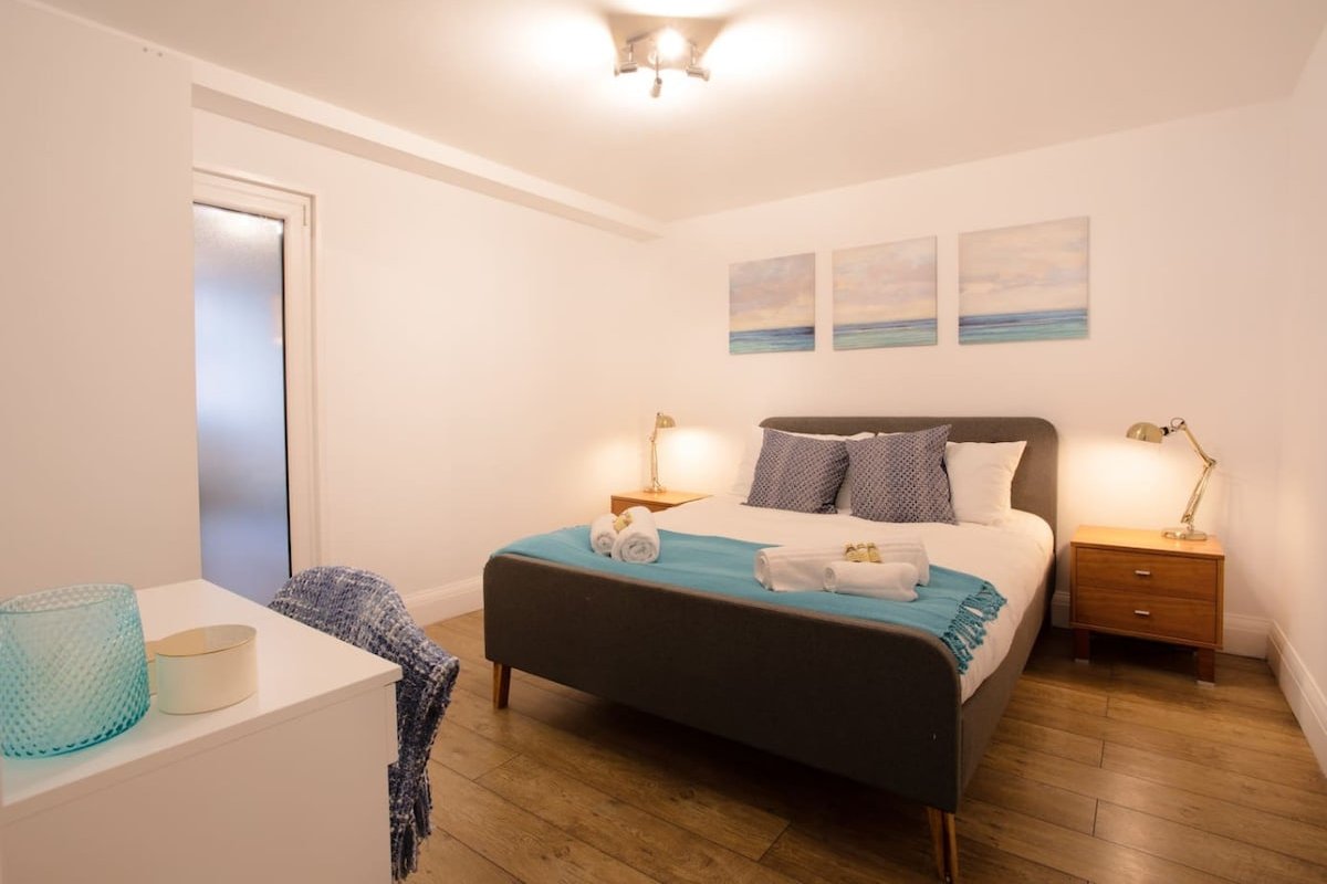 2BR | smart TV | self check-in | coffee machine gallery image 3