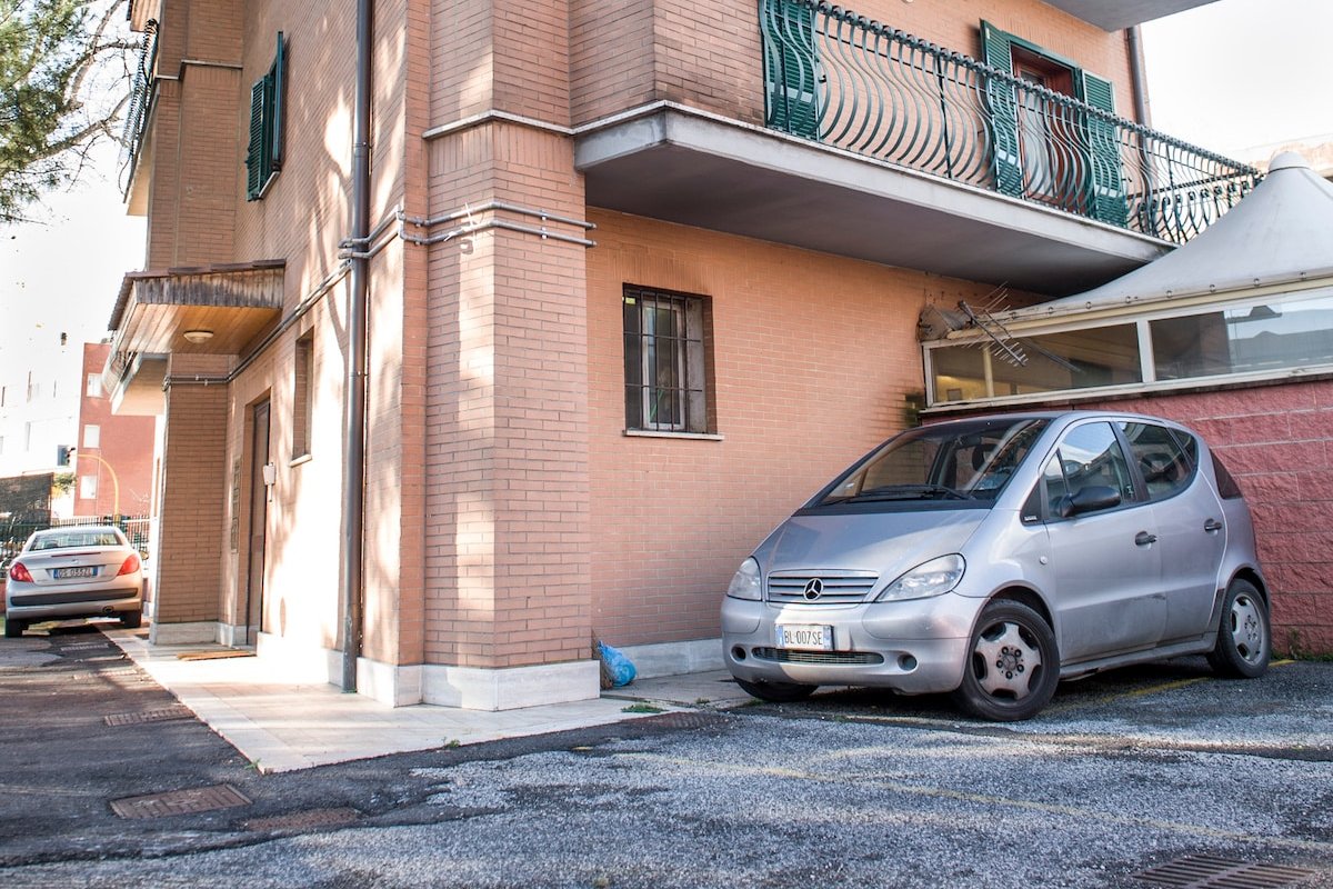 Flatinrome Fiera – 4 apts – Parking and Free Wifi gallery image 4