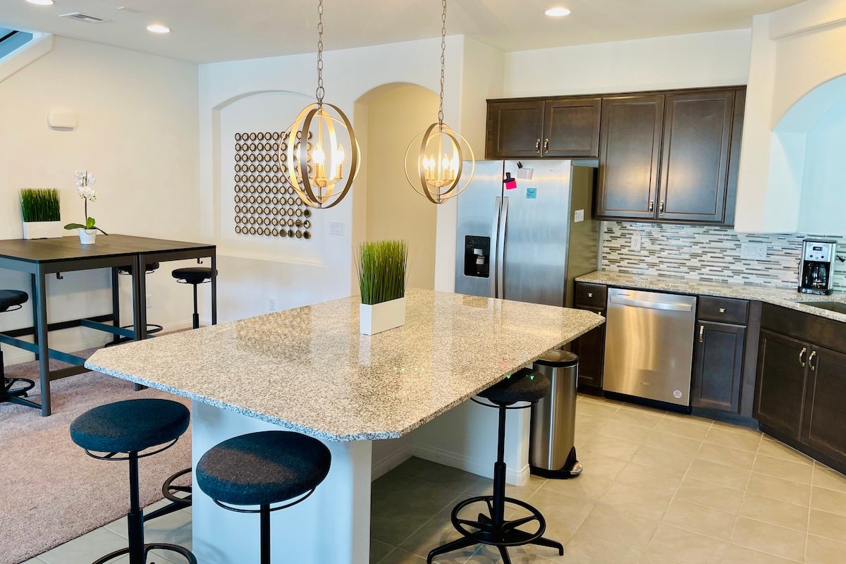 7 Beds | 3 Bath | Tri-Level gallery image 3