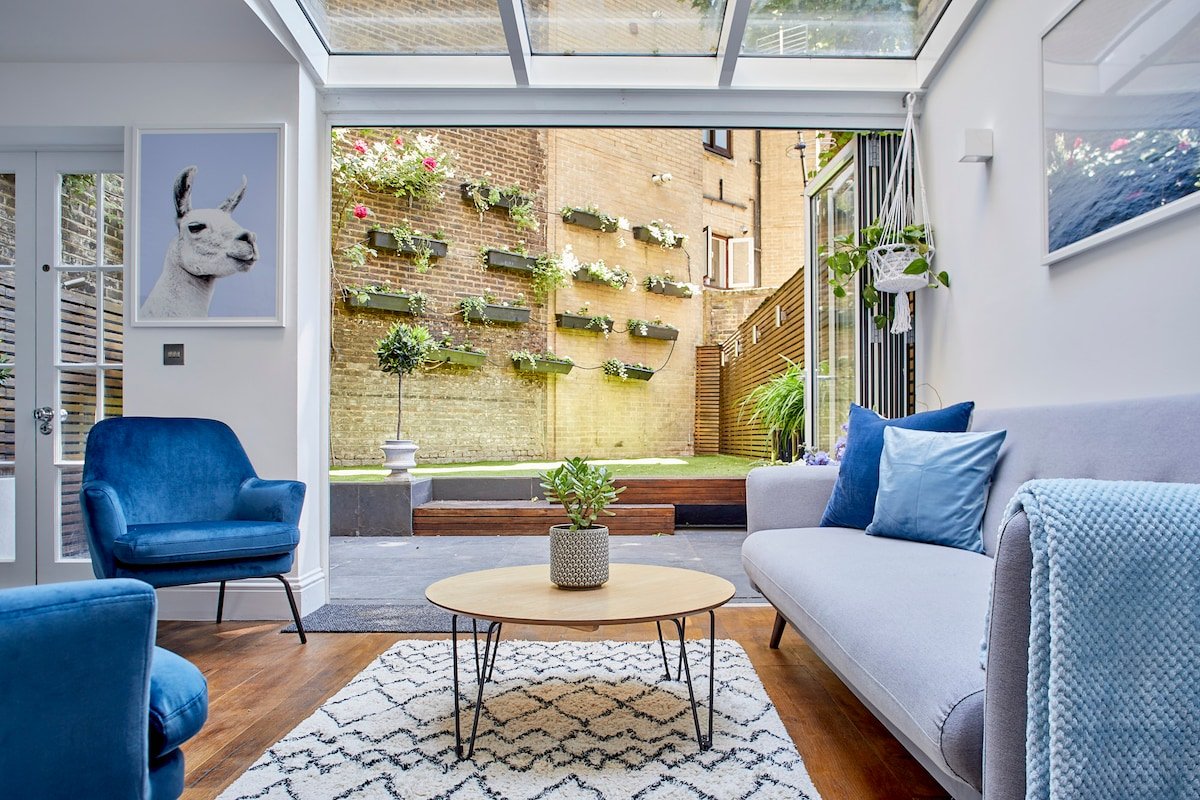 Stylish townhouse with garden in central London gallery image 5