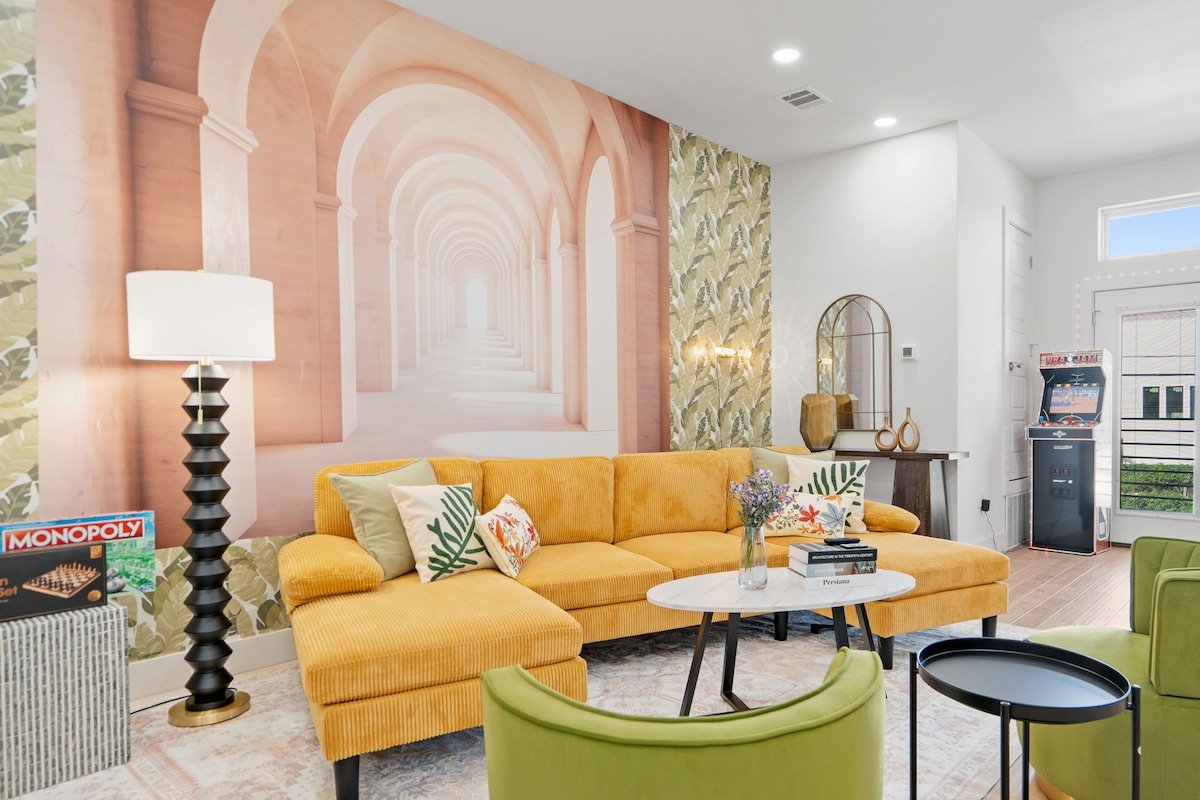 Duplex house w/hottub, FREE game gallery image 4