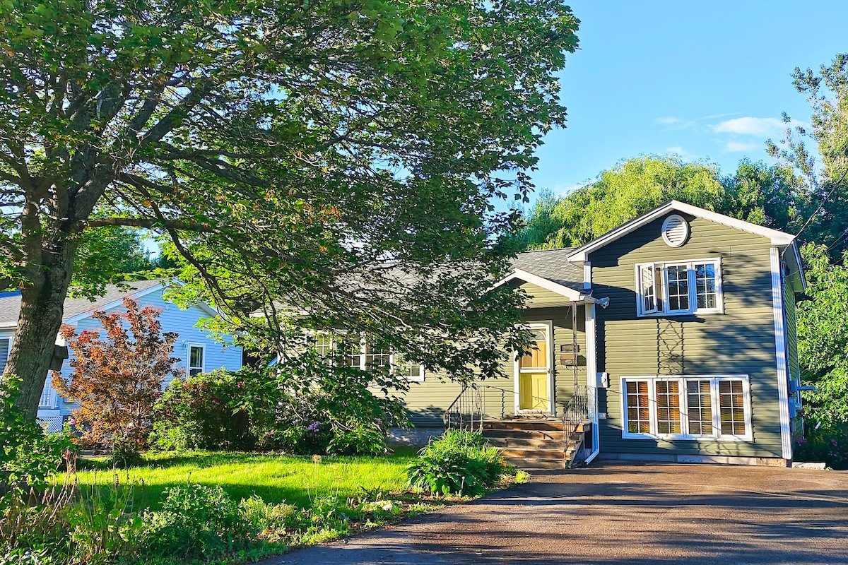 50% OFF Monthly | Quaint House | Hottub | 4 cars gallery image 2