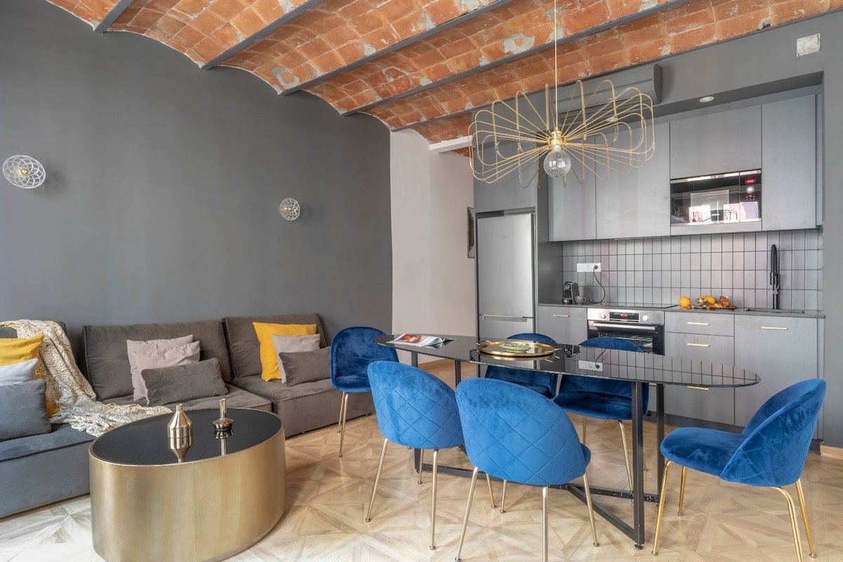 Beautiful Gothic Quarter Apartment 2 Bedrooms gallery image 2