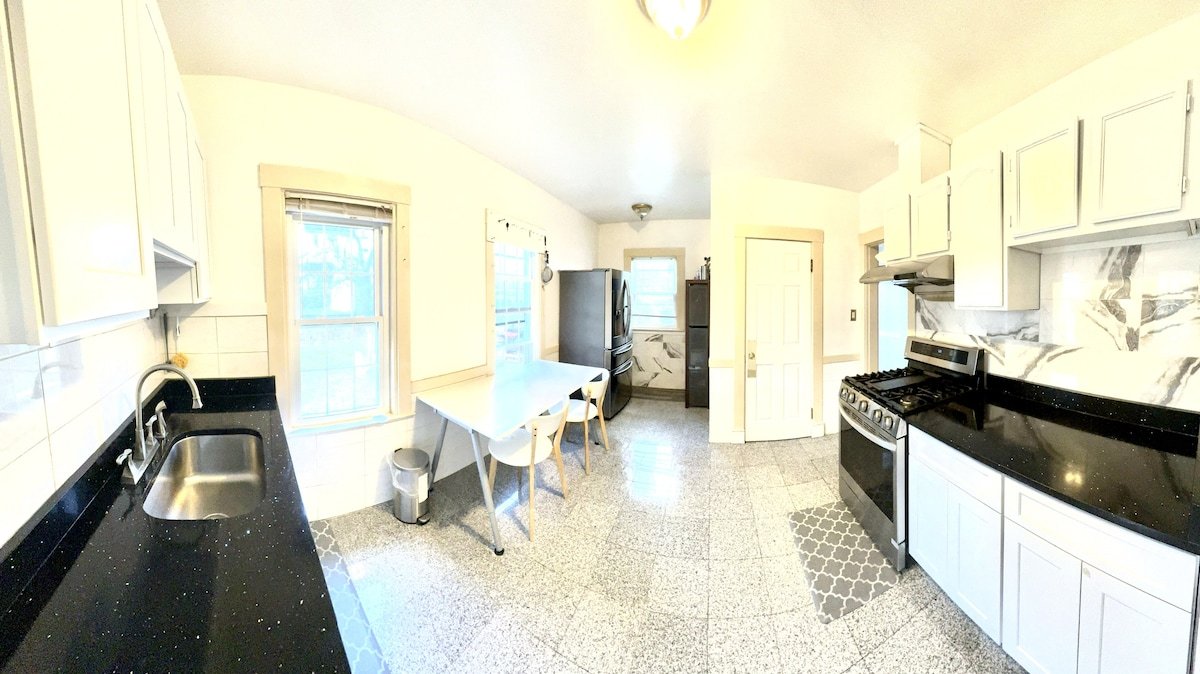 House on the Hill gallery image 5