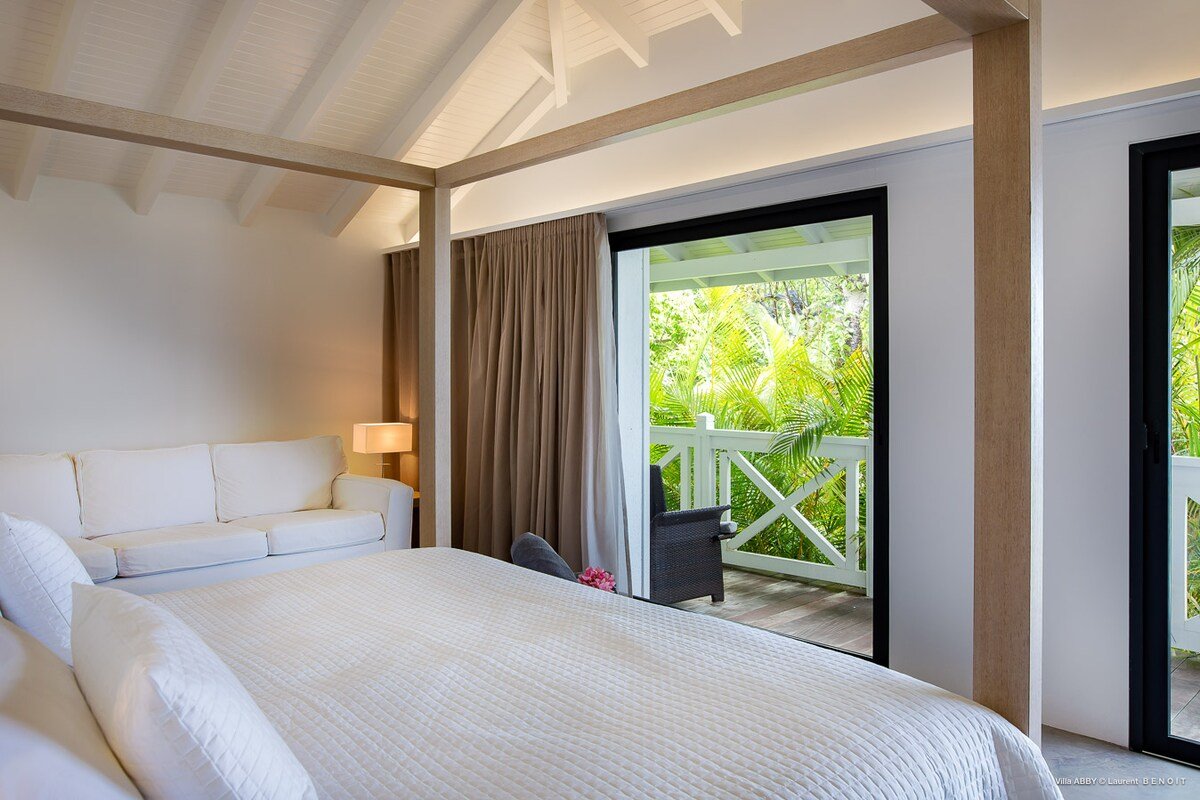 Abby gallery image 4