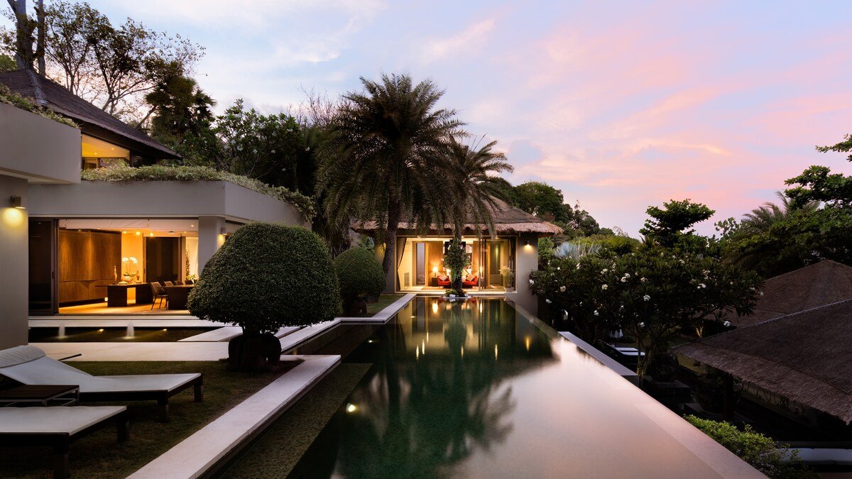 Sangsuri Villa 3: Chef, Full Service, Beachfront gallery image 2