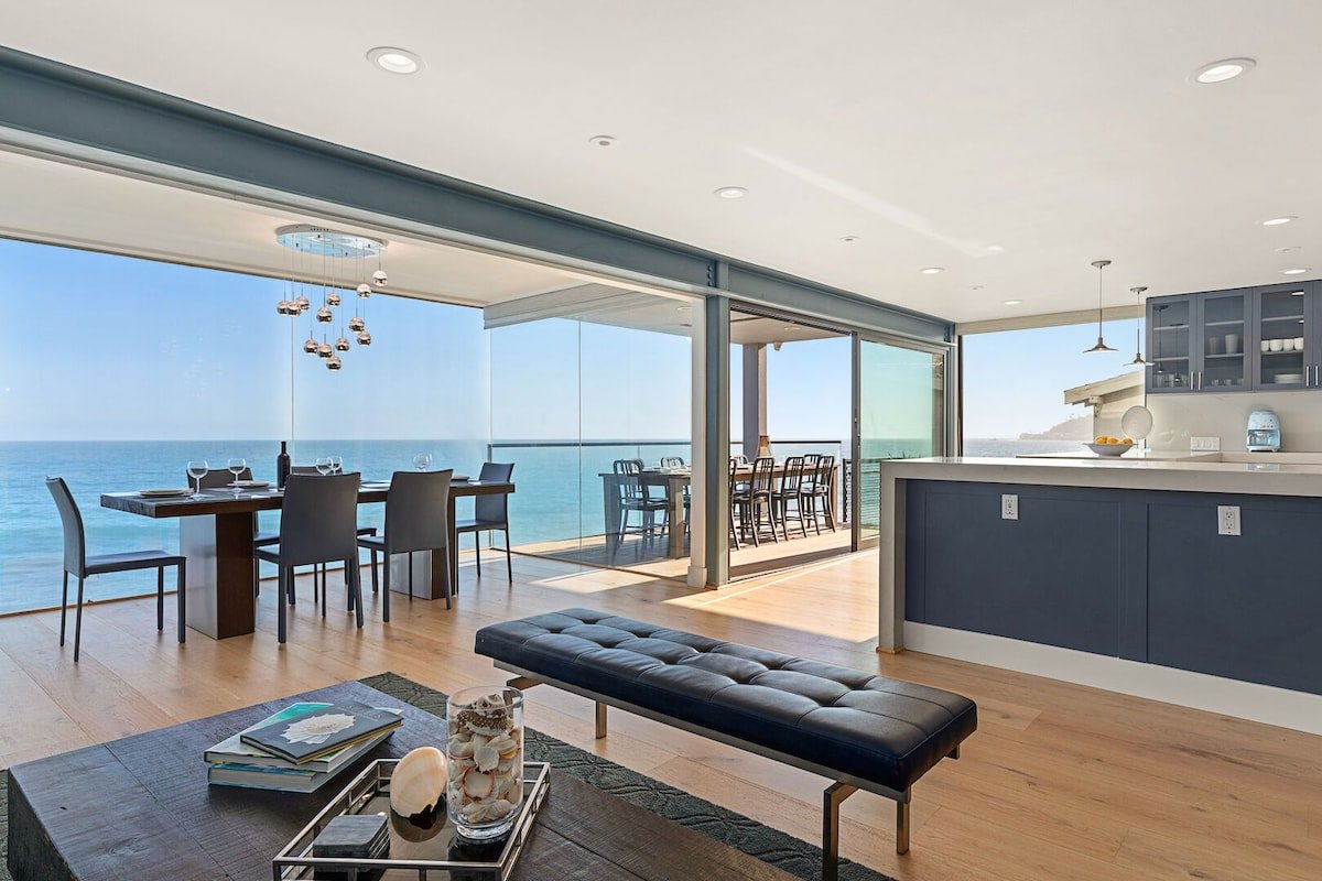 Infinity by Fieldtrip | Lux Four-Level Oceanfront gallery image 4