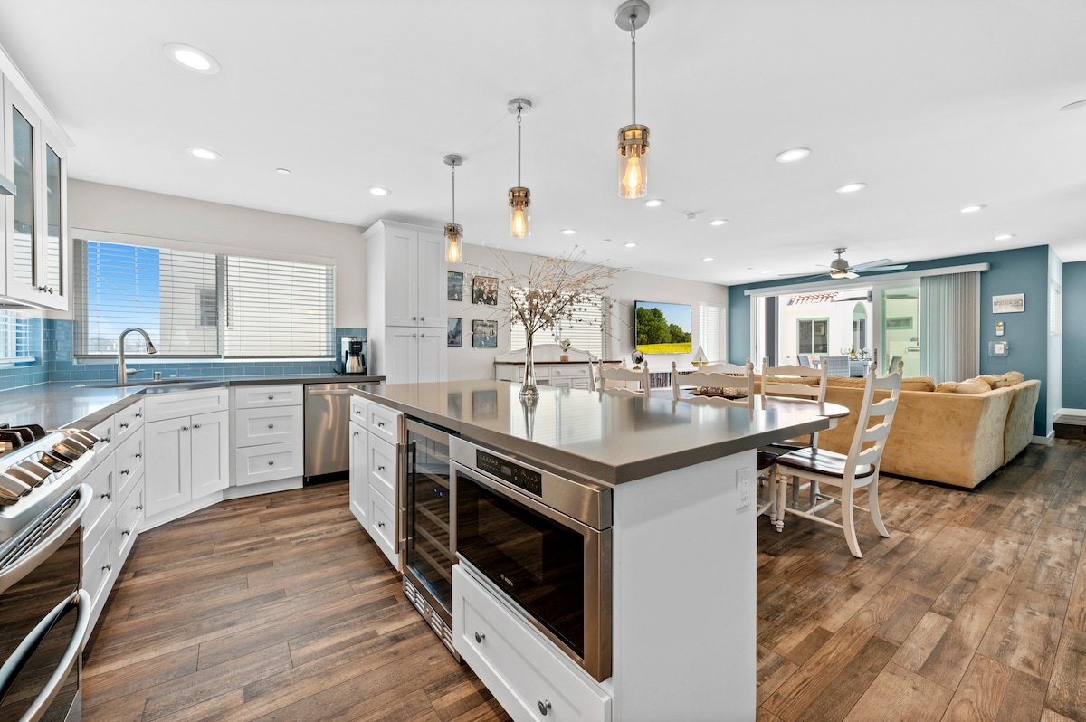 Casa Nueva Mission Beach, steps to the Bay & Ocean gallery image 5