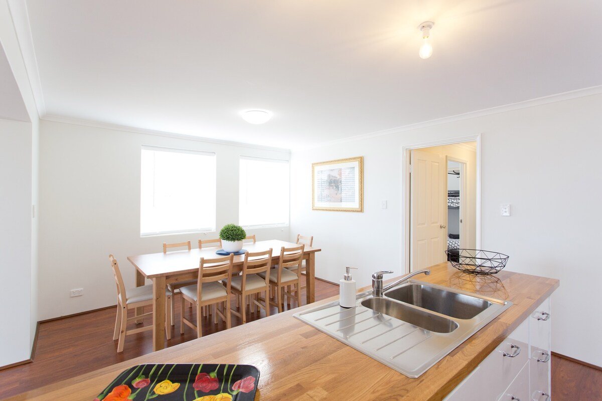 Mandurah cosy winter break, beachfront! gallery image 5