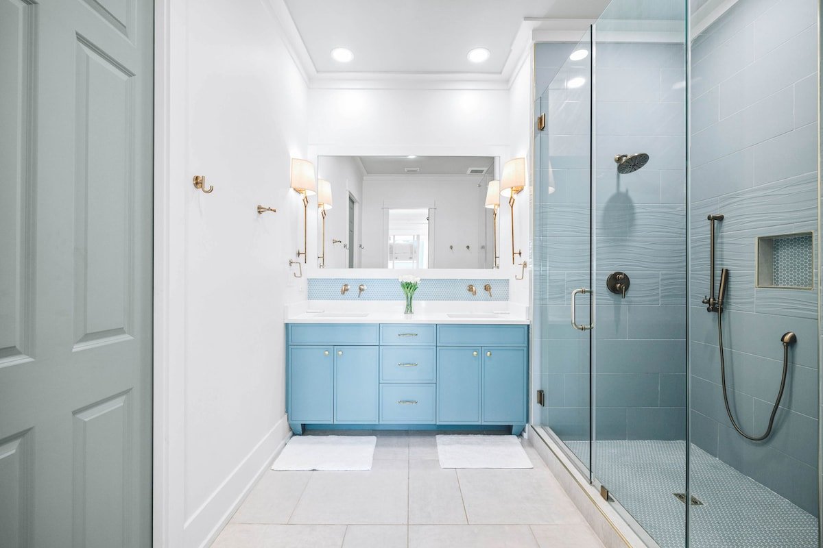 Gulf-Front Mansion w/Infinity Pool + Beach Access gallery image 5