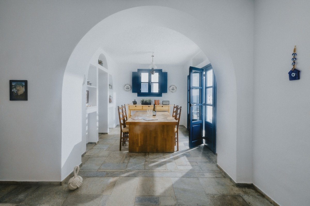 Armeni Seaside Villa – with private boat service! gallery image 2