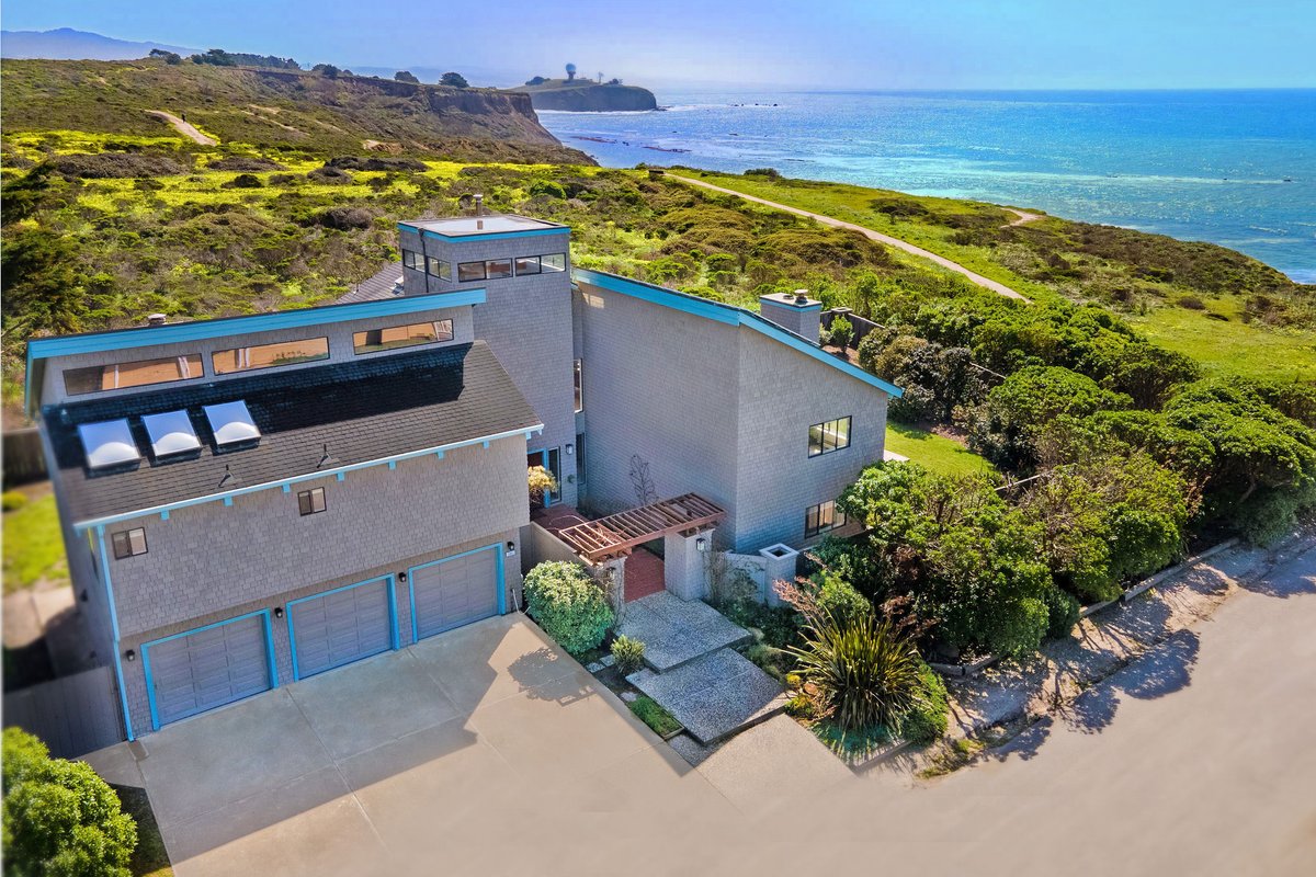 Unmatched Ocean Beach and Mountain Views