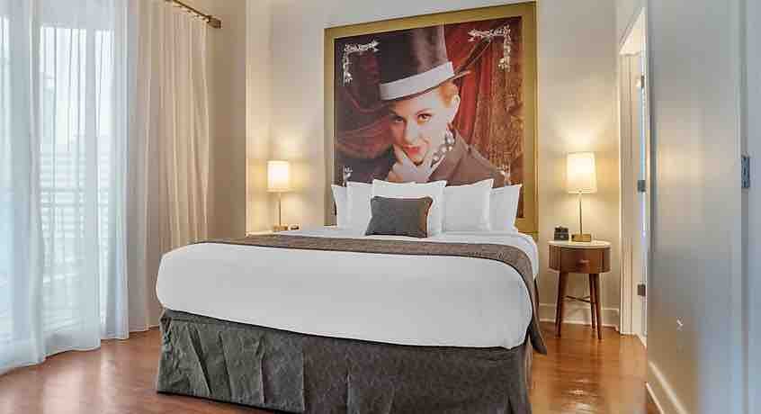 NOLA 2BR Lovely Theatre District w/Rooftop Pool gallery image 4