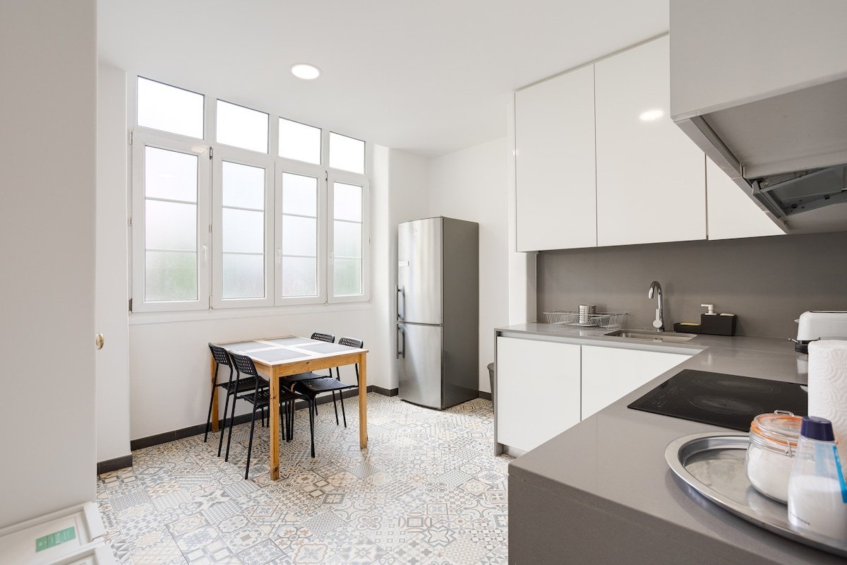 Home Out 3E – Apartment at City Center w/Parking gallery image 3