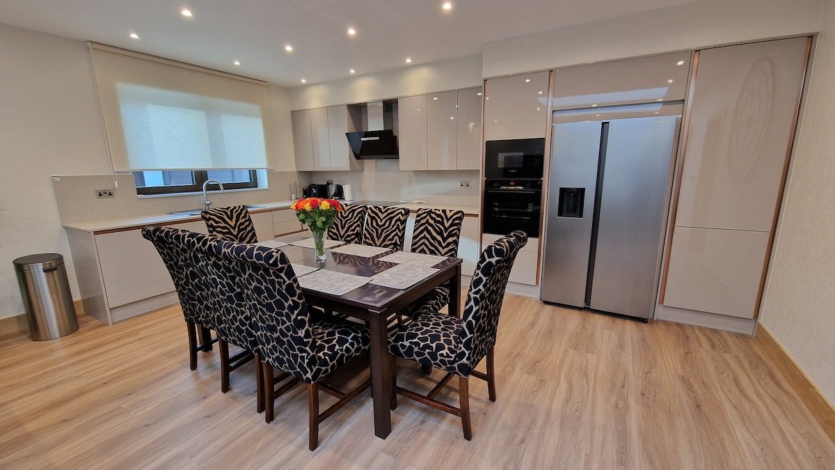 Deluxe House gallery image 4