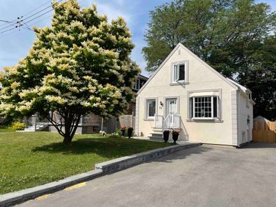 Cozy Home + Large backyard, 20mins from DT!