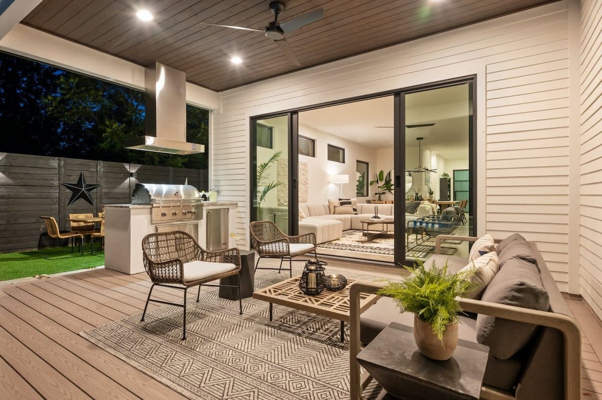 7 bedroom Private Villa | Heated Pool gallery image 4