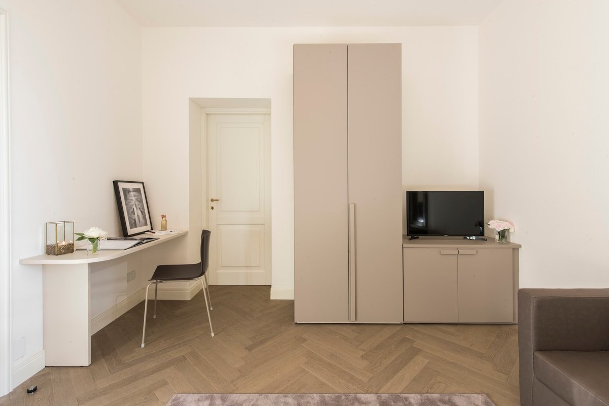 !NEW-Duomo Contemporary, steps from the Duomo! gallery image 4