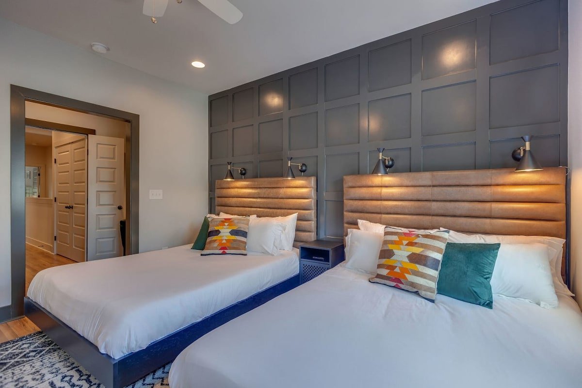 Spacious Walkable East Nash Designer Twin Homes | gallery image 2