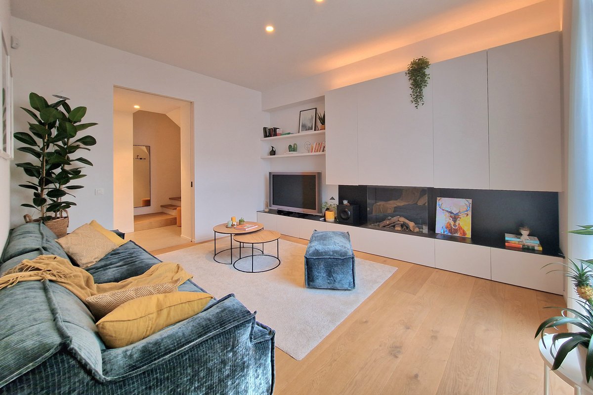 Unique 2-bedroom apartment with a private patio