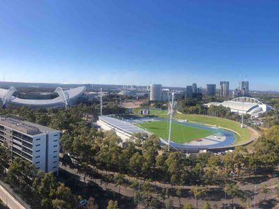 Views of Sydney Skyline 2BR – POOL & GYM