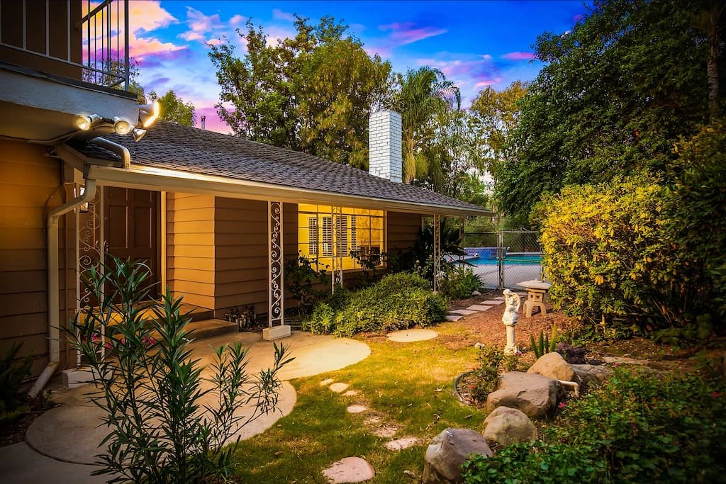 Spacious 8-BR Home with Pool in Woodland Hills gallery image 4